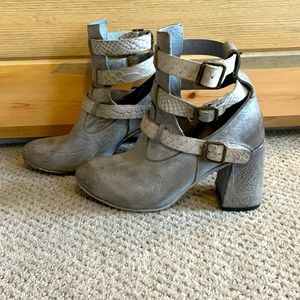 Grey Steve Madden Freebird Teddy boots